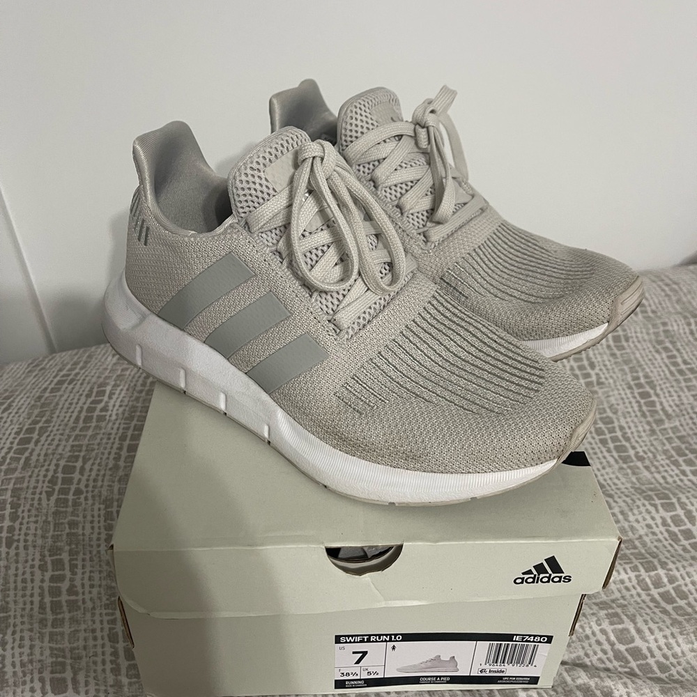 Adidas Swift Run 1.0 in Light Gray